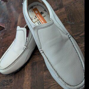 Brand New - Mens White Leather Skechers Loafer  - Size 11